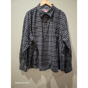 Men's  wrangler premium quality, vintage sz 2XL, tear to left elbow